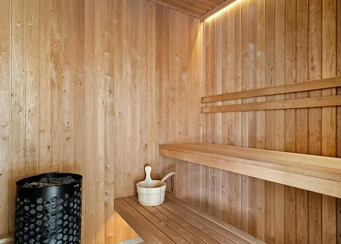 Dom wakacyjny Stunning In With Sauna